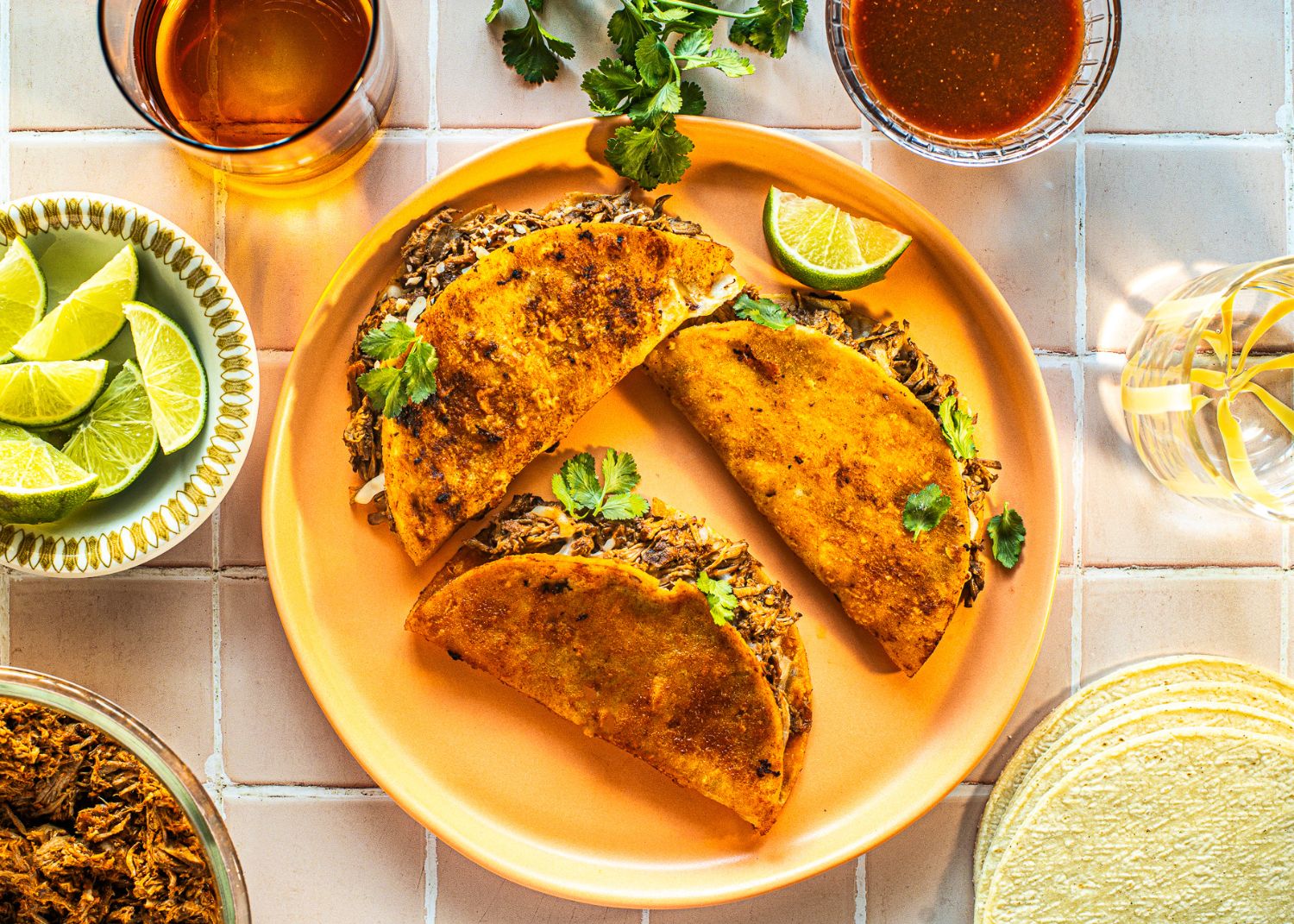 Tacos au bœuf braisé (birria tacos)