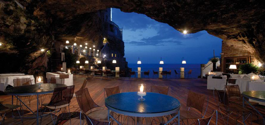 Restaurant dans la grotte de l'hôtel grotta palazzese