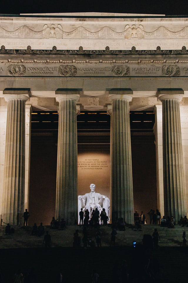 Monument de Lincoln à Washington une fois la nuit tombée