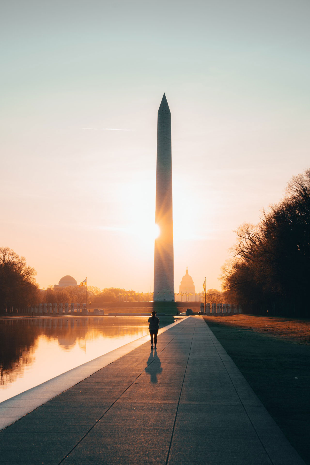 Ville de Washington au levée du soleil avec vue sur le monument de Washington et Capitol