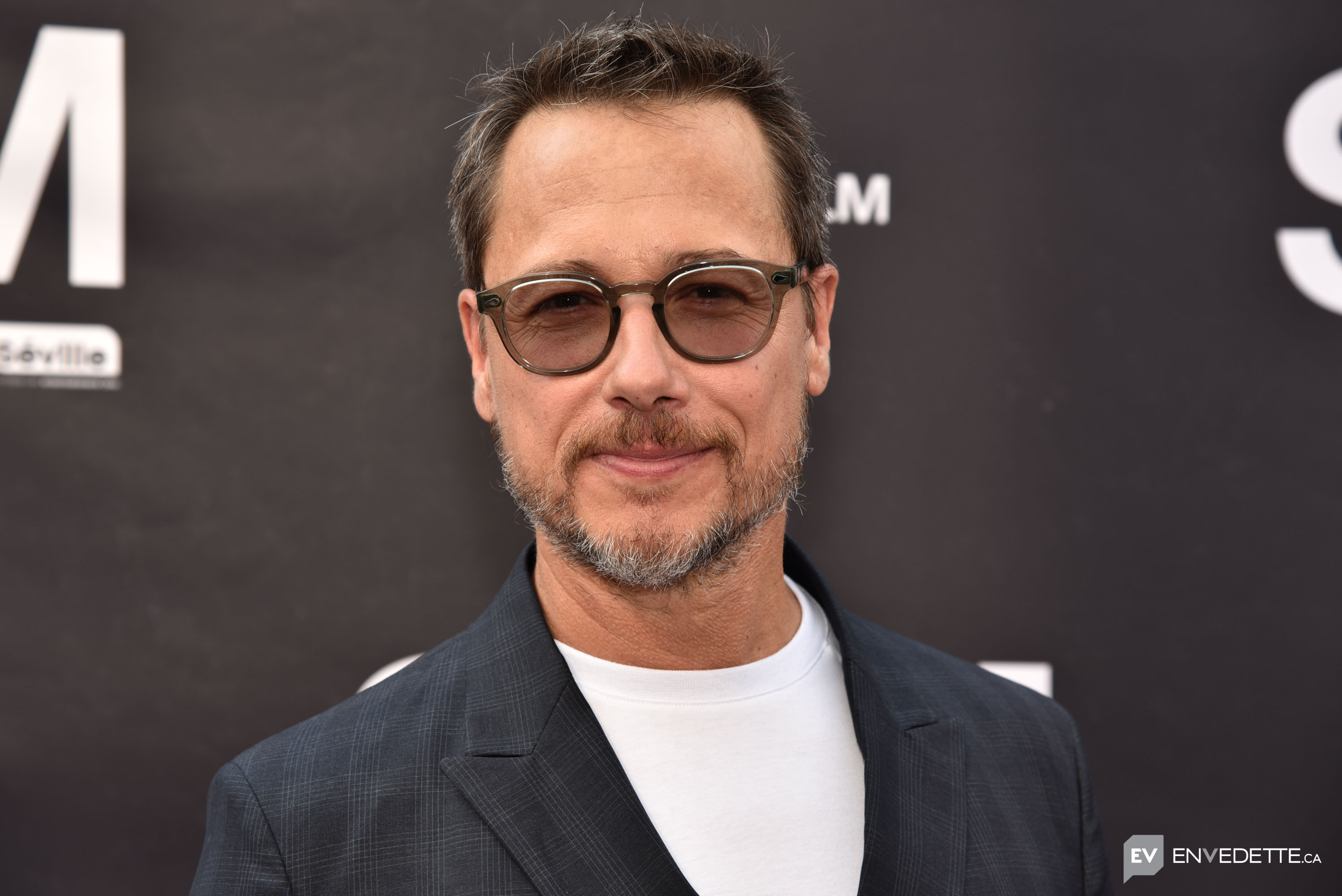 Stéphane Rousseau pose avec son fils Axel pour une rare fois!