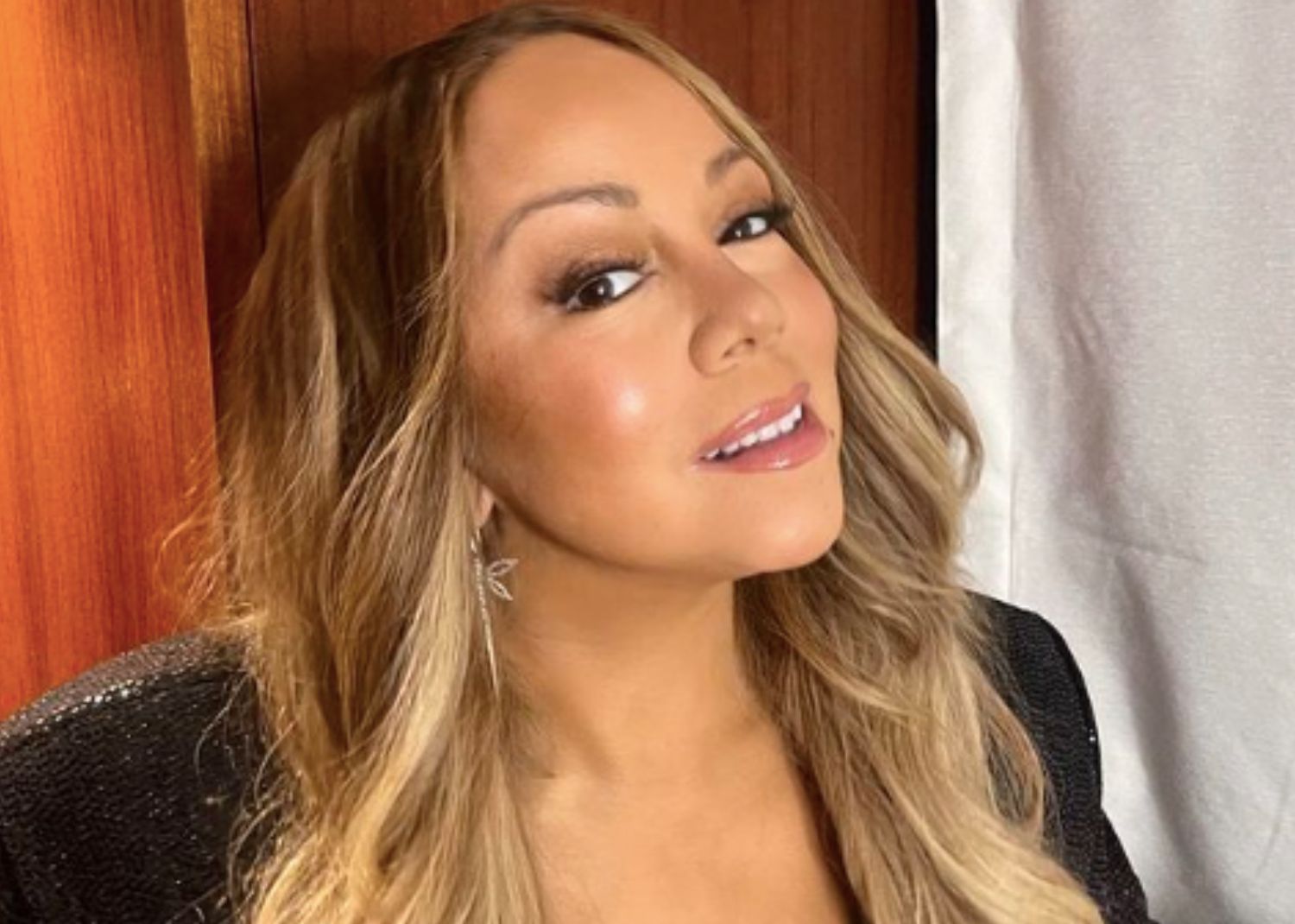 En combinaison de latex sur un vélo stationnaire, Mariah Carey avait un message à passer!
