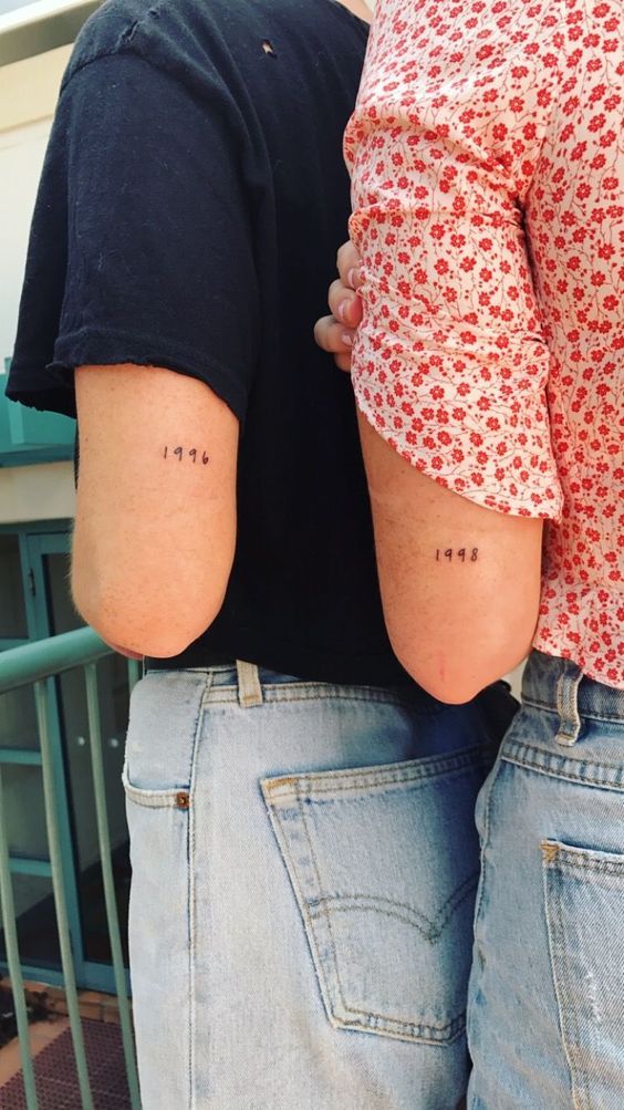 Date naissance tattoo soeurs