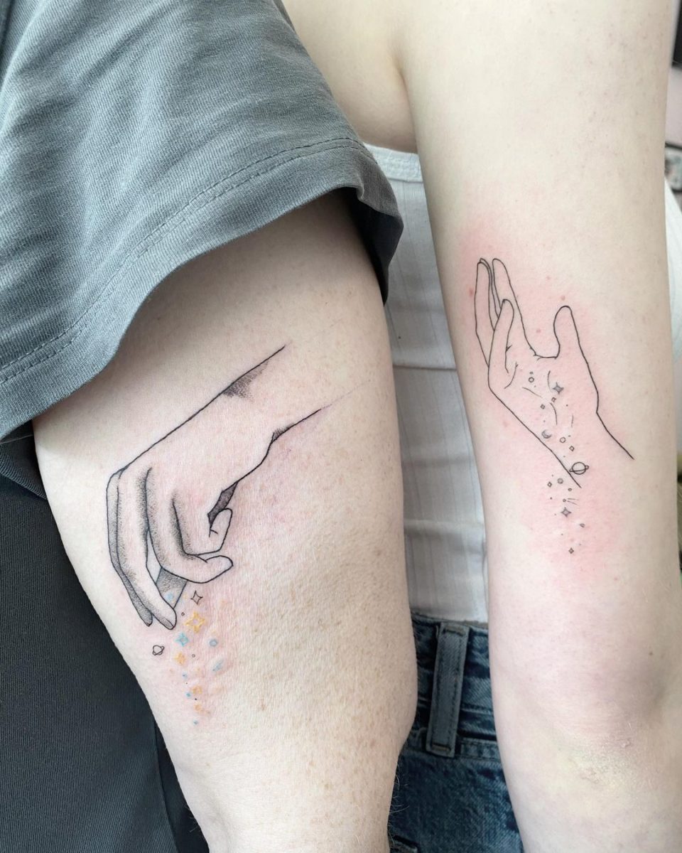 Mère fille tatouages constellations