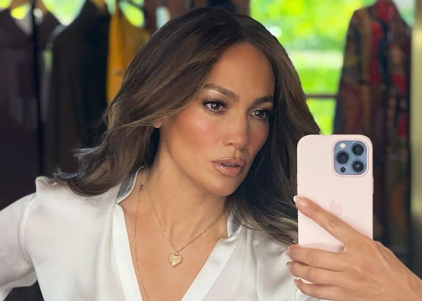 Jennifer Lopez a publié sa première photo en bikini de l'été et c'est HOT! 