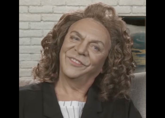 Marc Labrèche parodie Louise, la sexologue controversée de Si on s'aimait!