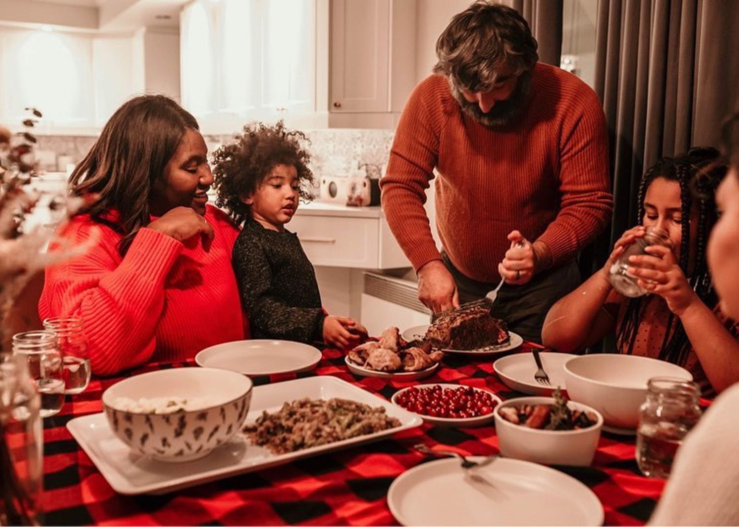 Voyez le grand party de cuisine de Mélissa Bédard et sa famille