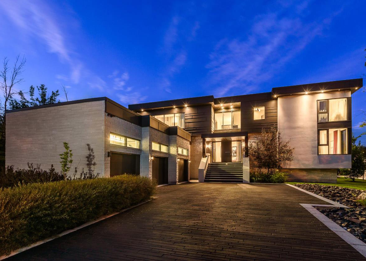 Ce manoir à vendre à Boucherville est incroyable, mais attendez de voir la cuisine!