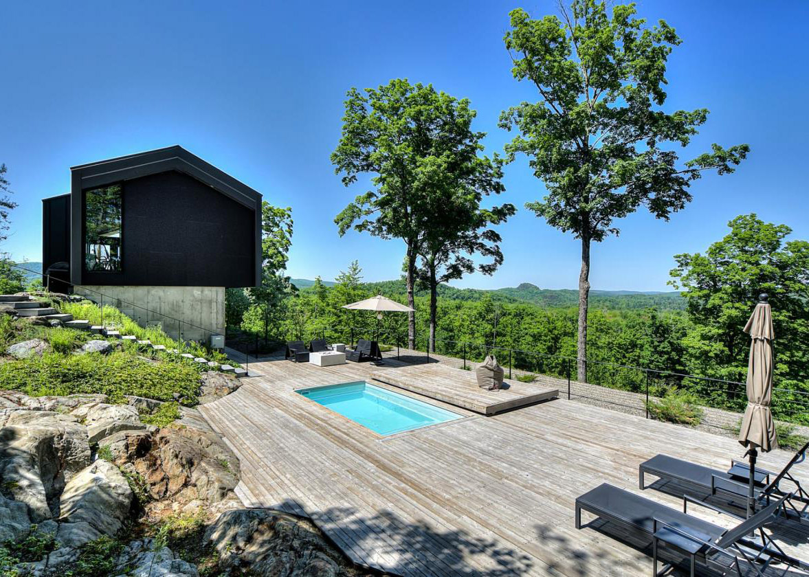 Vous devez voir cette maison dont l'extérieur est digne d'un spa!