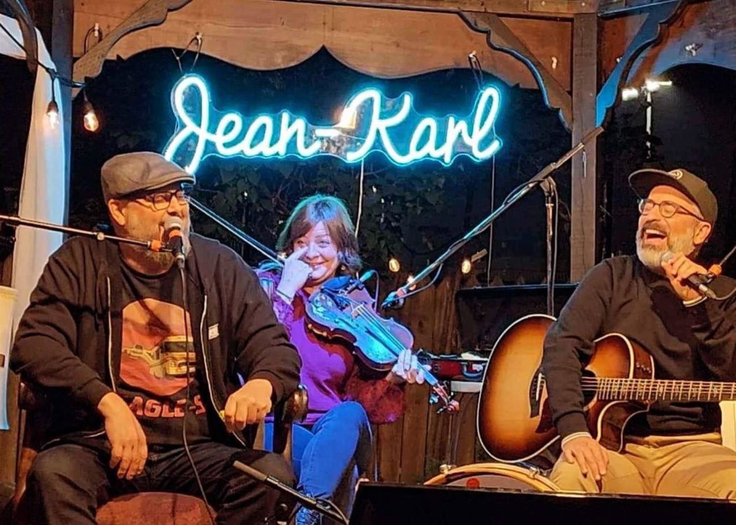 Voyez ce moment de fou rire entre Karl Tremblay, Jean-François Pauzé et Marie-Annick Lépine