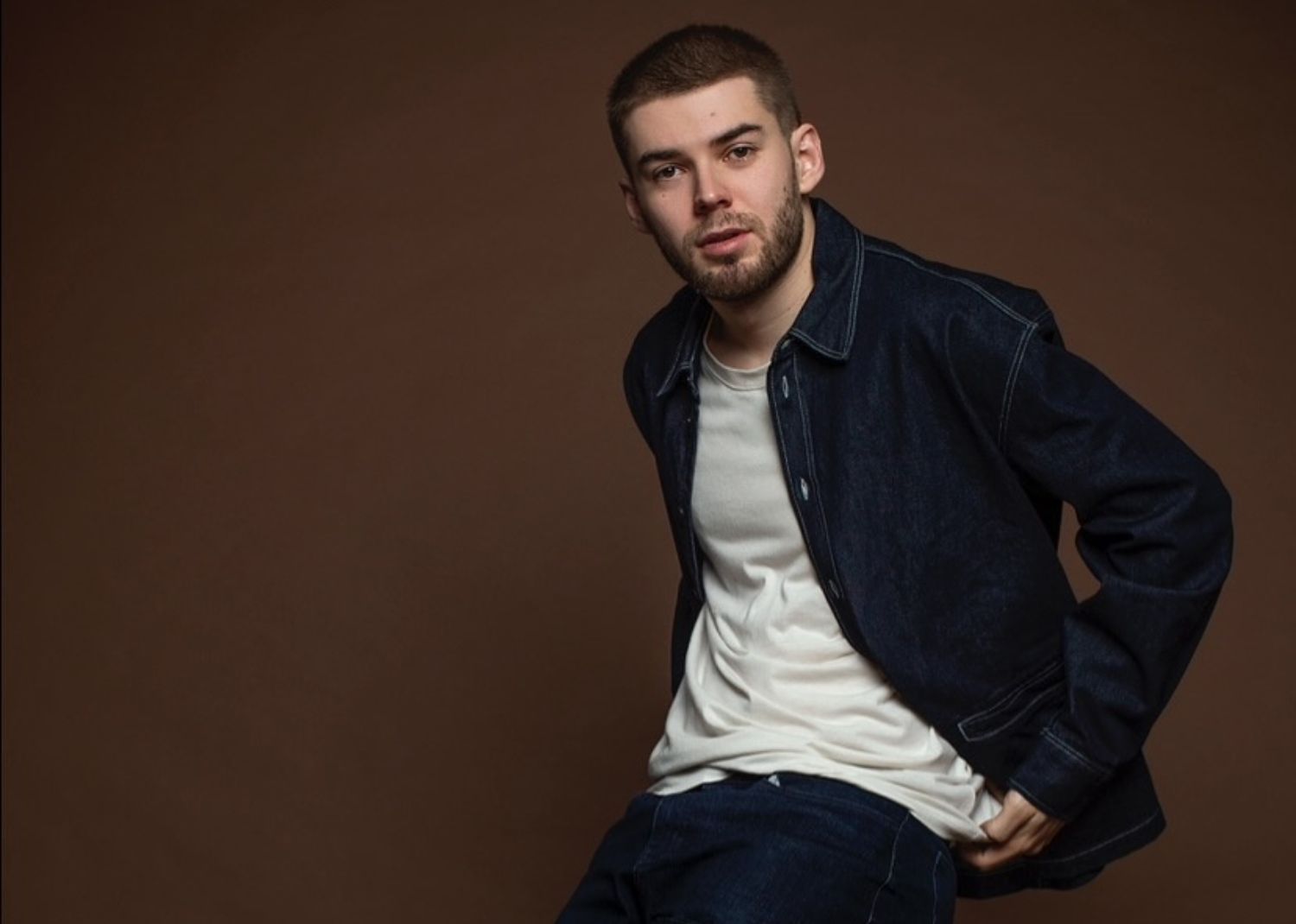 Thomas Delorme pose pour sa mère, Julie Perreault, voyez les photos