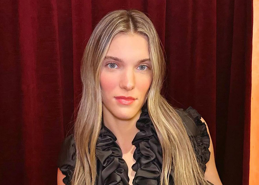 À voir: Charlotte Cardin ose le look sans pantalon