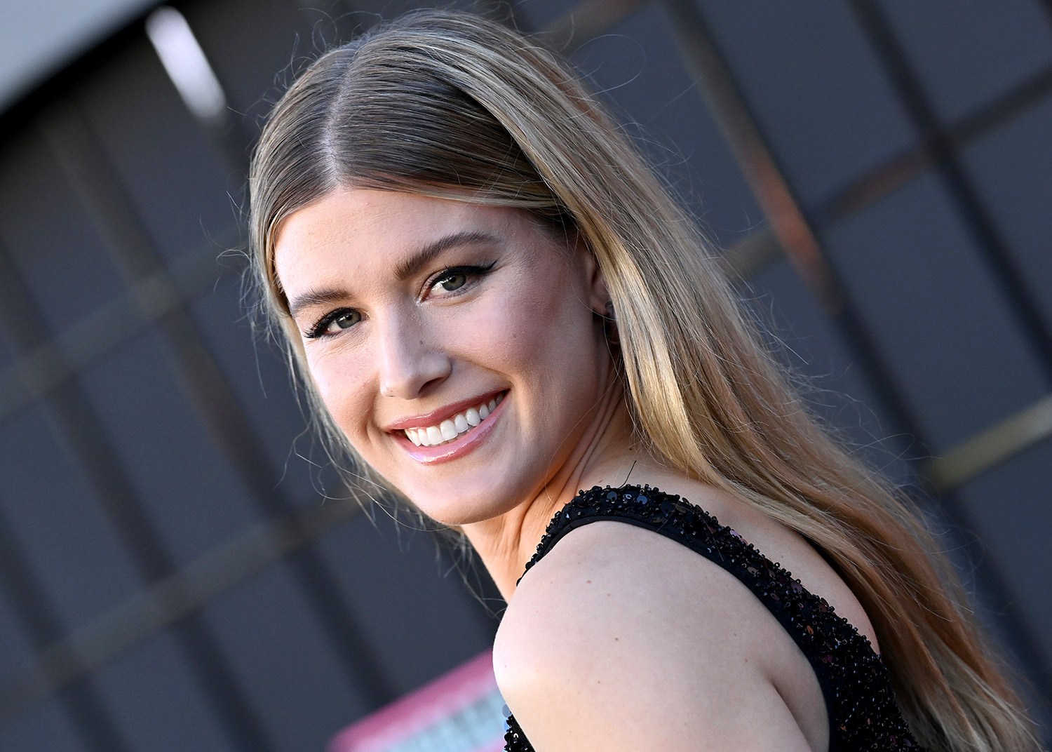Eugenie Bouchard prend la pose dans un tout petit bikini blanc et ça donne hâte à l’été!