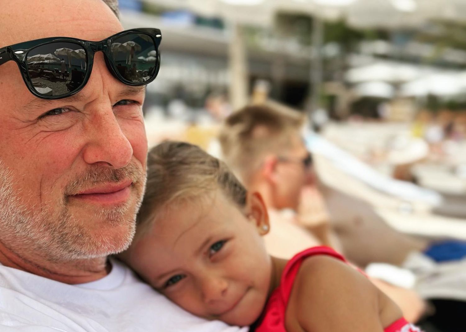 David Laflèche partage une vidéo de sa Gisèle qui court sur le lac gelé au coucher du soleil