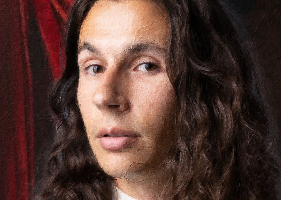 Maxence Garneau de Les Traîtres très élégant sur ce tapis rouge