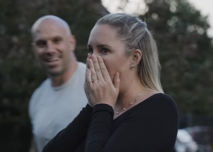 Vidéo: Maïka Desnoyers s'est fait surprendre par Étienne Boulay