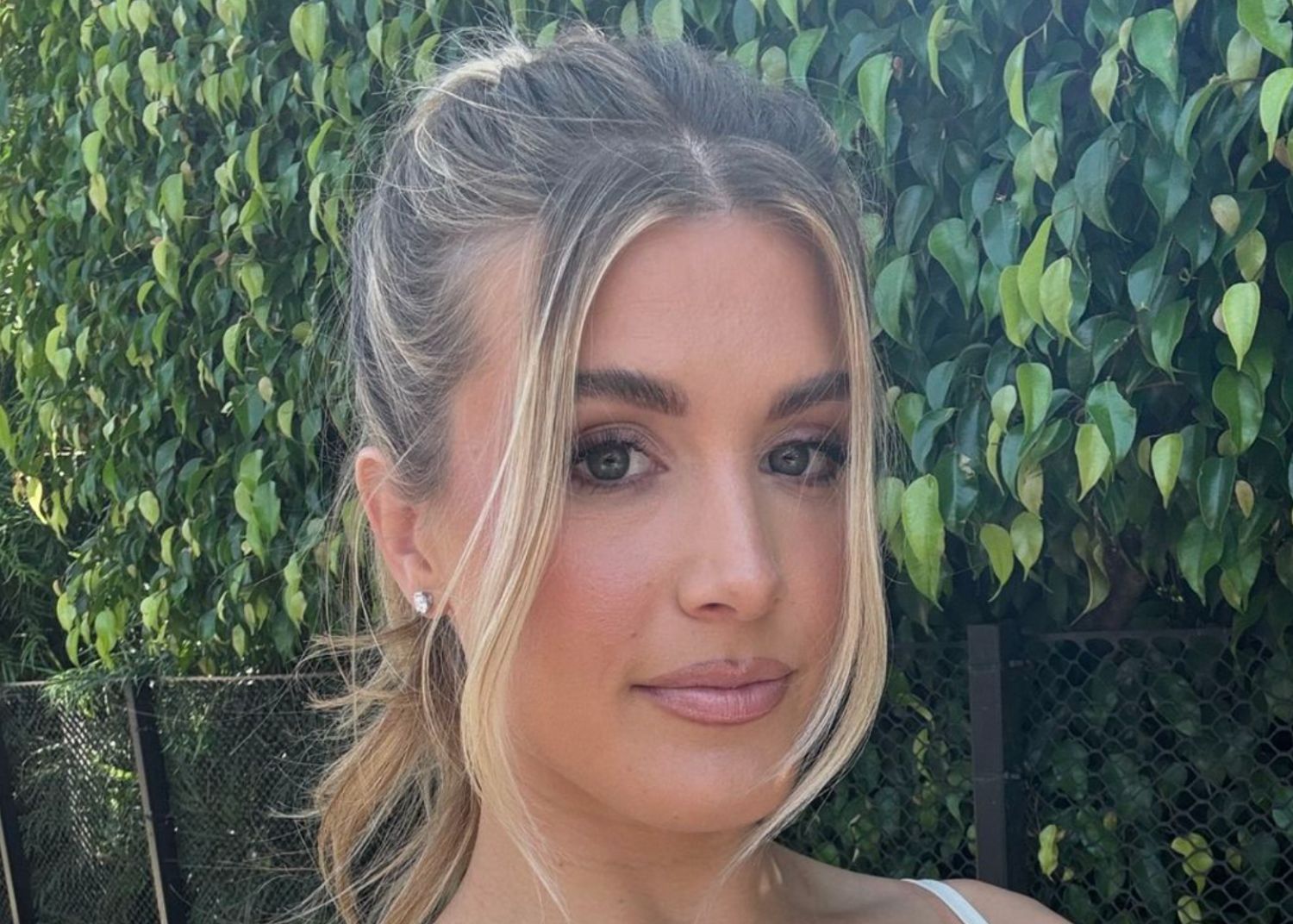 Eugenie Bouchard rayonne dans cette robe courte avec décolleté