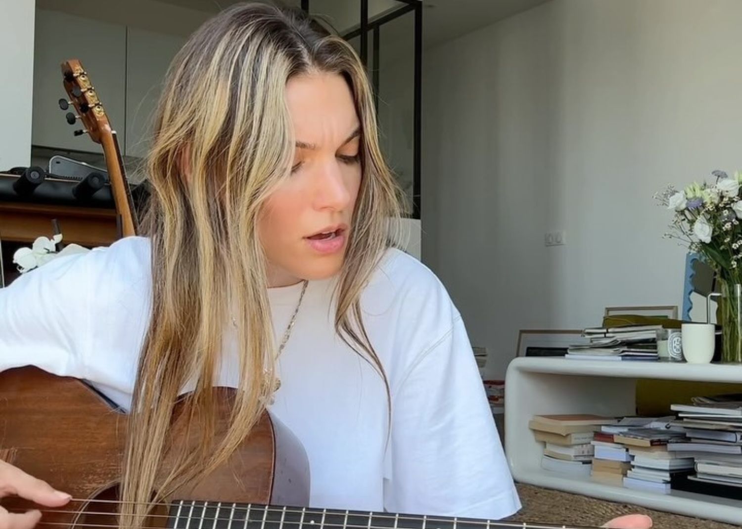 Charlotte Cardin envoute le web en présentant sa chanson préférée à écrire