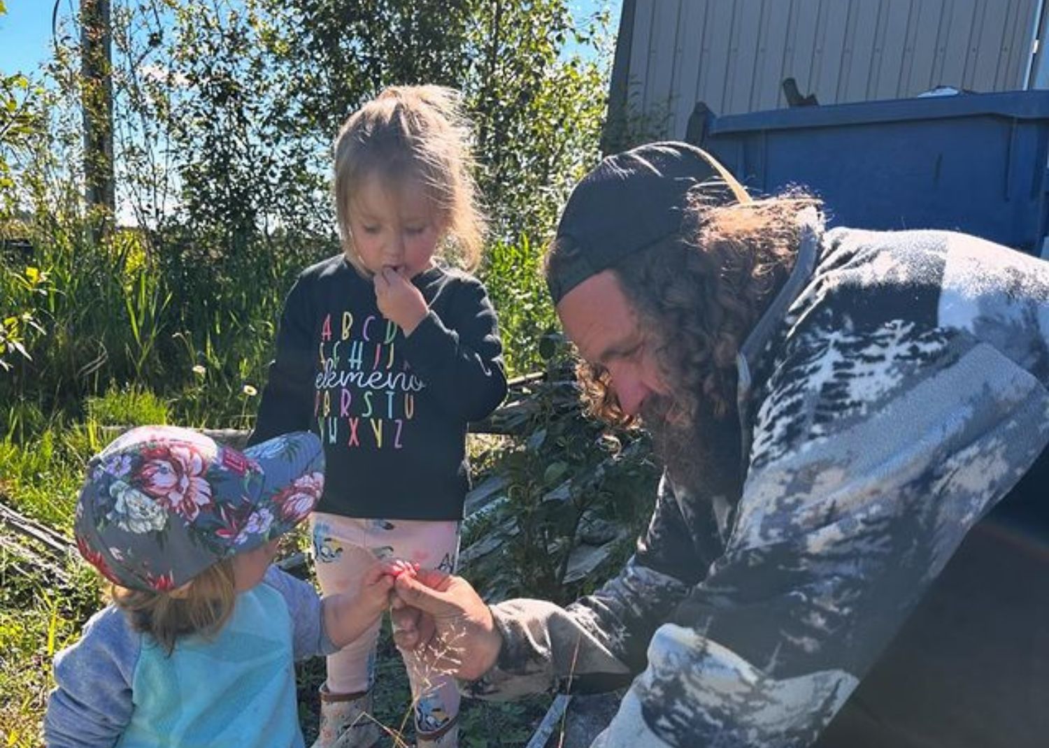 Clara de L'amour est dans le pré partage un adorable moment père-filles