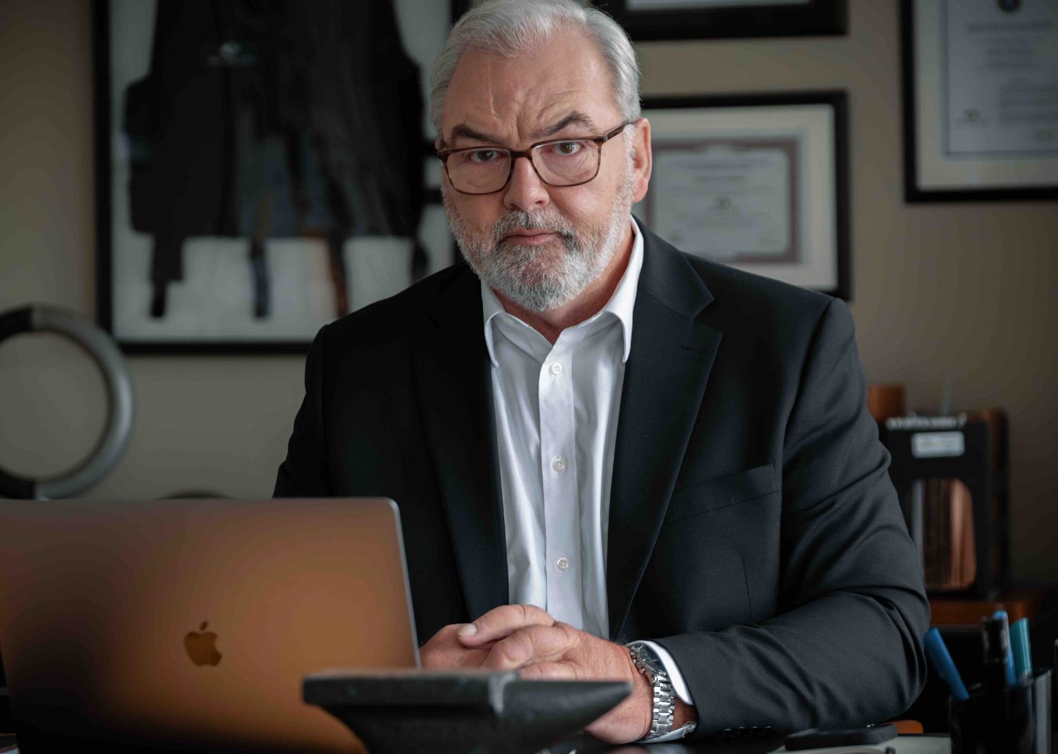 Voici 5 choses à savoir sur Dumas, la nouvelle série de Luc Dionne