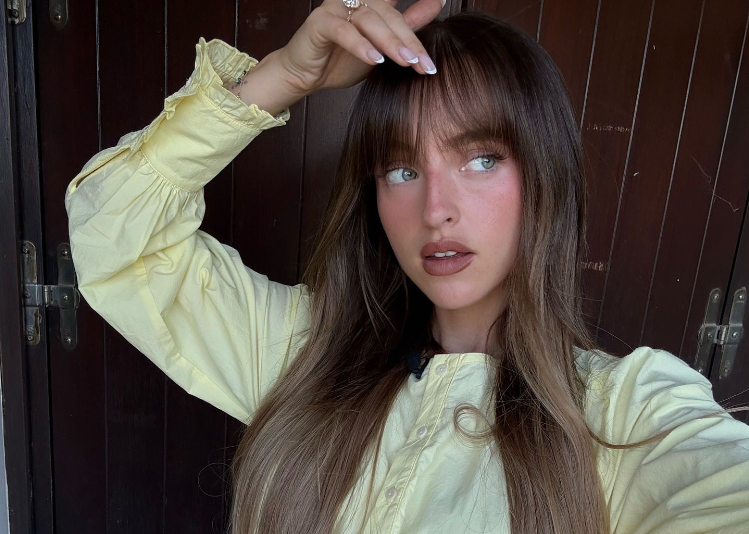 Tournages d’OD Chypre: Alicia Moffet nous inspire avec ces fabuleuses tresses