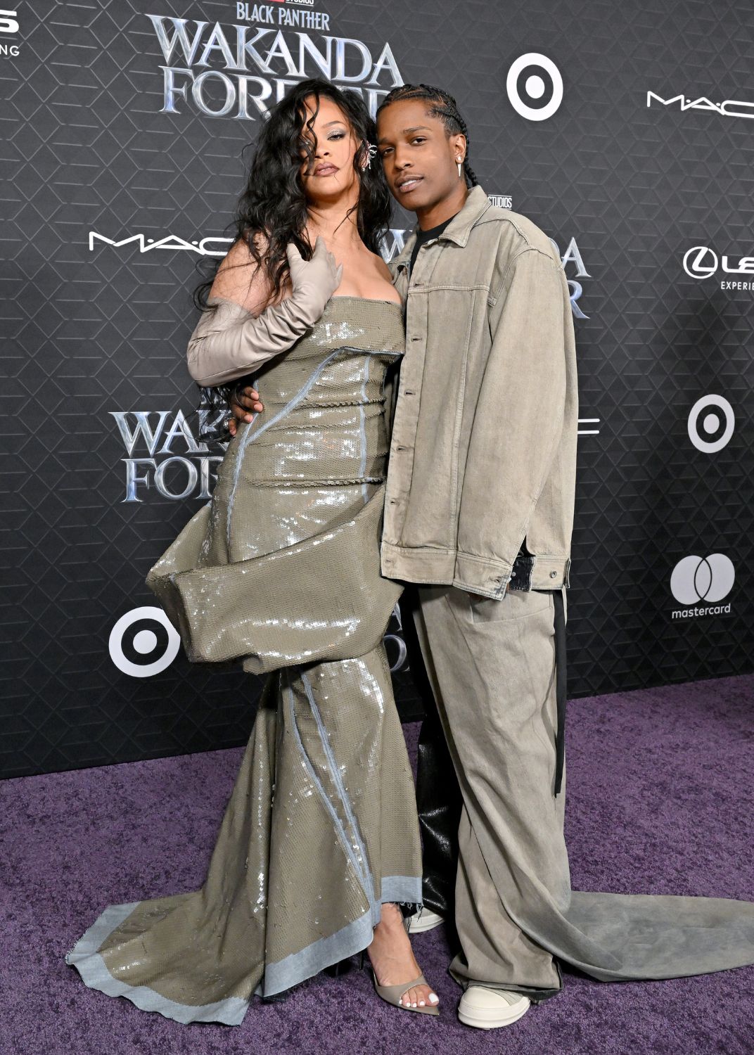 rihanna-d-voile-enfin-le-visage-de-son-petit-gar-on-dans-cette-adorable