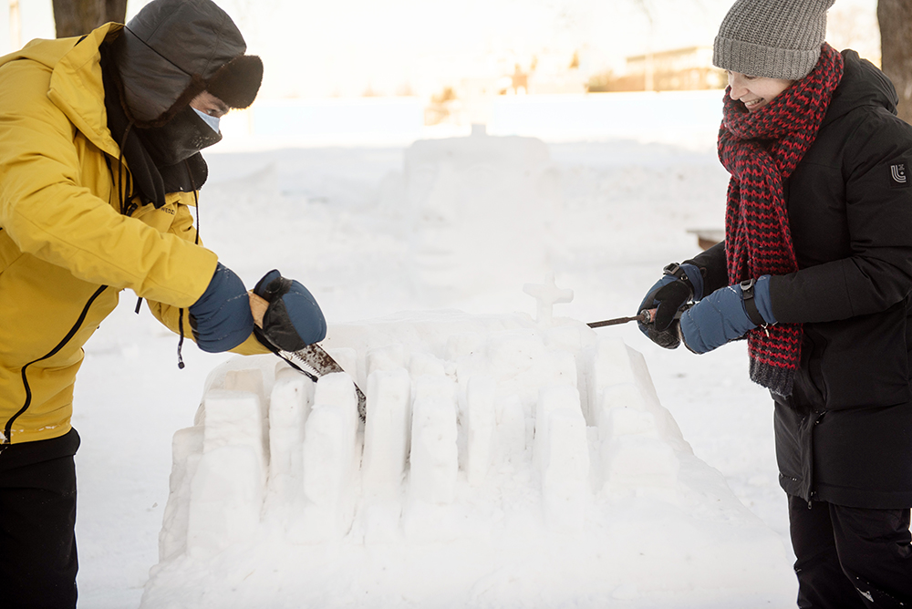 Ce magnifique parc de Montréal propose sculpture sur neige, raquette et ski de fond