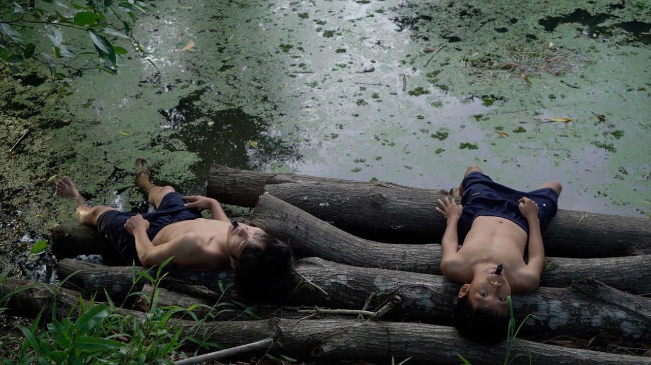 Photo de Thao Nguyen Phan dans l’exposition « Des rivières parcourant les corps » qui sera exposée à Occurrence - Espace d'art et d'essai contemporains