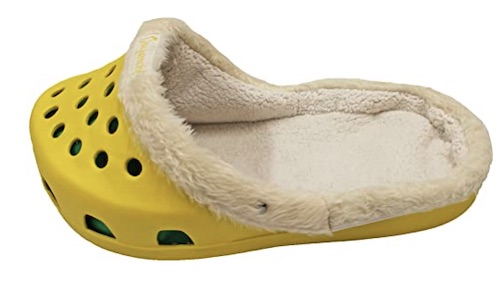 Ce lit pour chien en forme de Crocs géant fera le bonheur de tous les pitous!