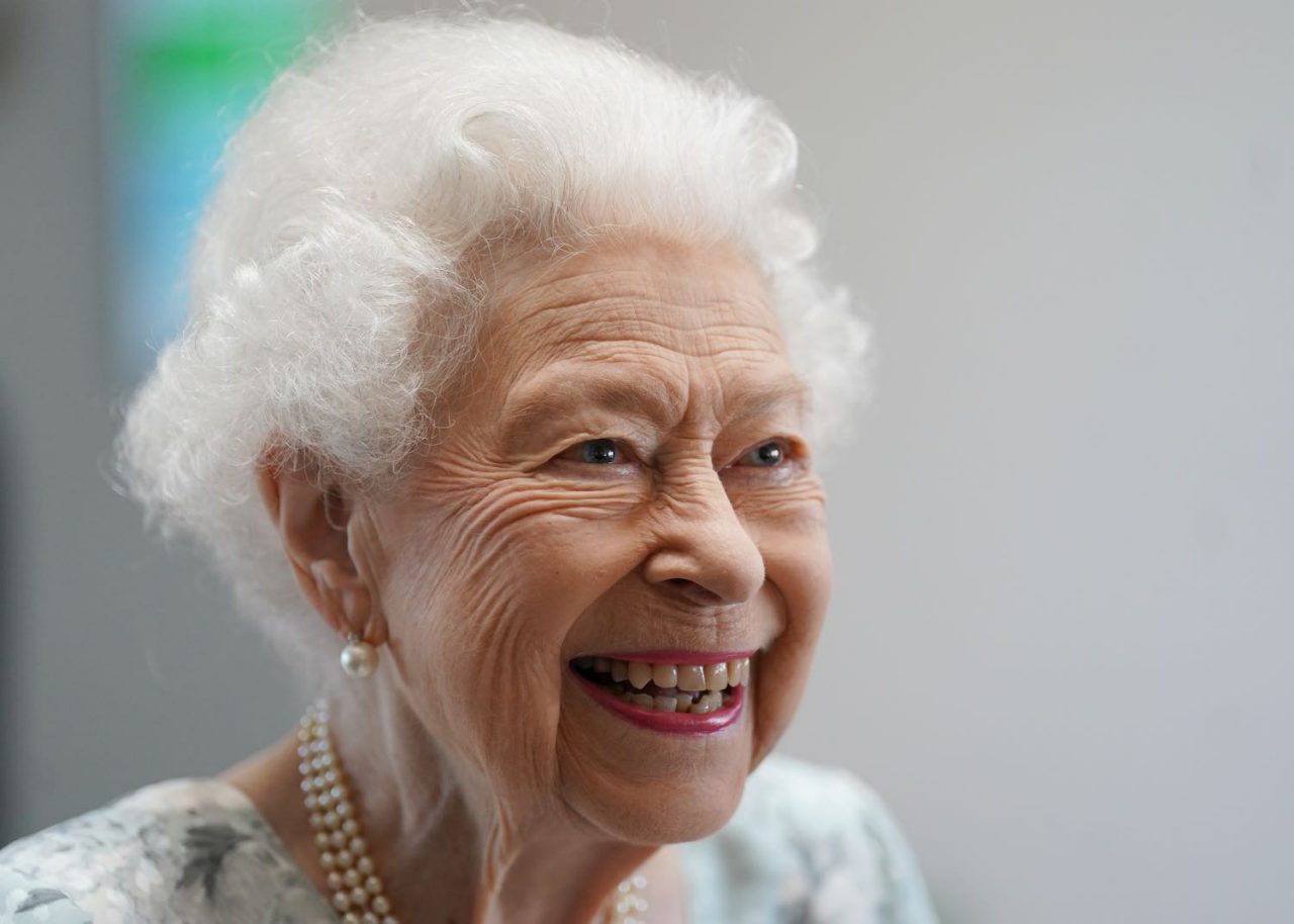 Queen Elizabeth II during a visit to officially open the new building at Thames Hospice, Maidenhead, Berkshire. Picture date: Friday July 15, 2022. PA Photo. See PA story ROYAL Queen. Photo credit should read: Kirsty O'Connor/PA Wire
