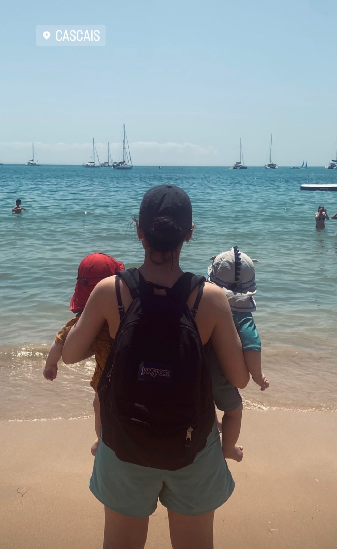 Chloé Robichaud: une photo trop craquante avec ses bébés à la plage!