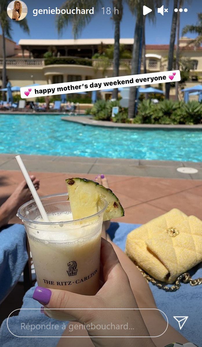 Eugenie Bouchard partage une adorable photo avec son amoureux sur le bord de la piscine de son hôtel, en Californie