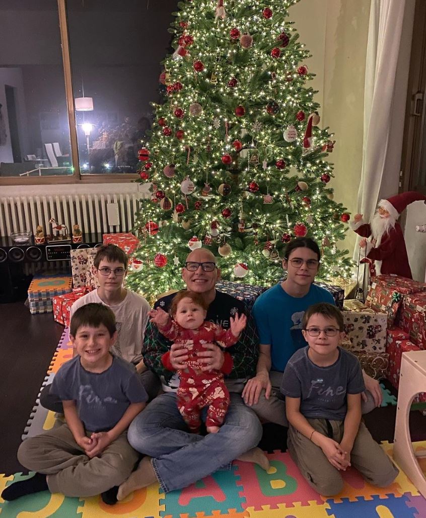 Jacques Villeneuve est � nouveau p�re et partage d'adorables photos de son  nouveau-n�