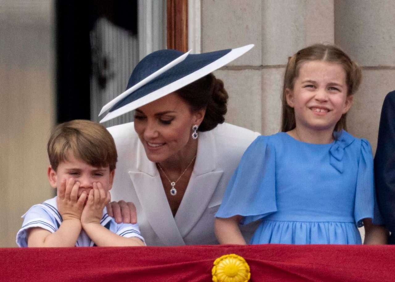 LONDON, ENGLAND - JUNE 02: Queen Elizabeth II, Prince William, Duke of Cambridge and Catherine, Duchess of Cambridge with Prince George of Cambridge, Princess Charlotte of Cambridge and Prince Louis of Cambridge during Trooping the Colour on June 2, 2022 in London, England. Trooping The Colour, also known as The Queen's Birthday Parade, is a military ceremony performed by regiments of the British Army that has taken place since the mid-17th century. It marks the official birthday of the British Sovereign. This year, from June 2 to June 5, 2022, there is the added celebration of the Platinum Jubilee of Elizabeth II in the UK and Commonwealth to mark the 70th anniversary of her accession to the throne on 6 February 1952. (Photo by Mark Cuthbert/UK Press via Getty Images)