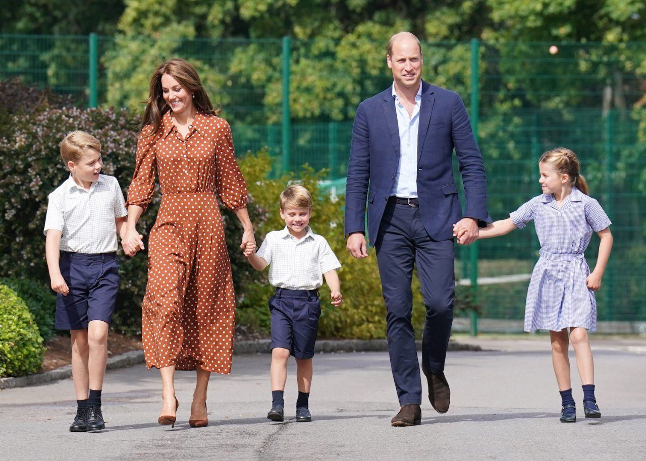 BRACKNELL, ENGLAND - SEPTEMBER 07: Prince George, Princess Charlotte and Prince Louis (C), accompanied by their parents the Prince William, Duke of Cambridge and Catherine, Duchess of Cambridge, arrive for a settling in afternoon at Lambrook School, near Ascot on September 7, 2022 in Bracknell, England. The family have set up home in Adelaide Cottage in Windsor's Home Park as their base after the Queen gave them permission to lease the four-bedroom Grade II listed home. (Photo by Jonathan Brady - Pool/Getty Images)