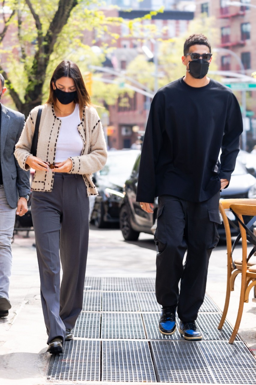 NEW YORK, NEW YORK - APRIL 24: Kendall Jenner (L) and Devin Booker are seen in SoHo on April 24, 2021 in New York City. (Photo by Gotham/GC Images)