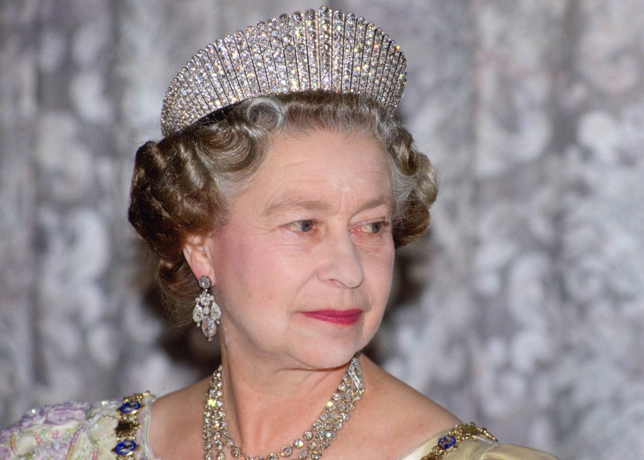 REYKJAVIK, ICELAND - JUNE 25:  Queen Elizabeth II wears the Russian fringe diamond tiara whilst attending a State Banquet in Reykjavik, Iceland.  (Photo by Tim Graham Photo Library via Getty Images)