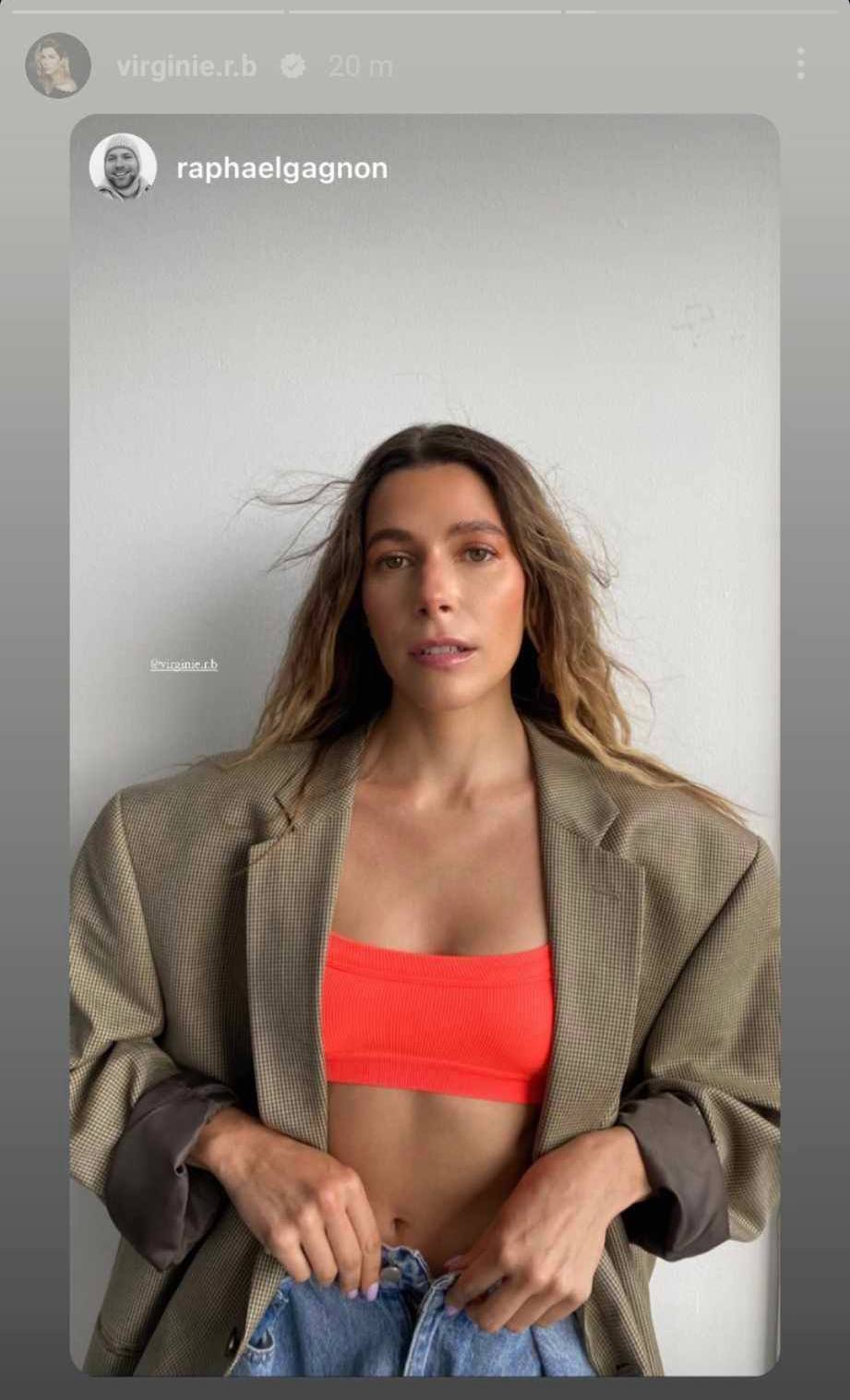 Virginie RangerBeauregard renversante en mini crop top néon!