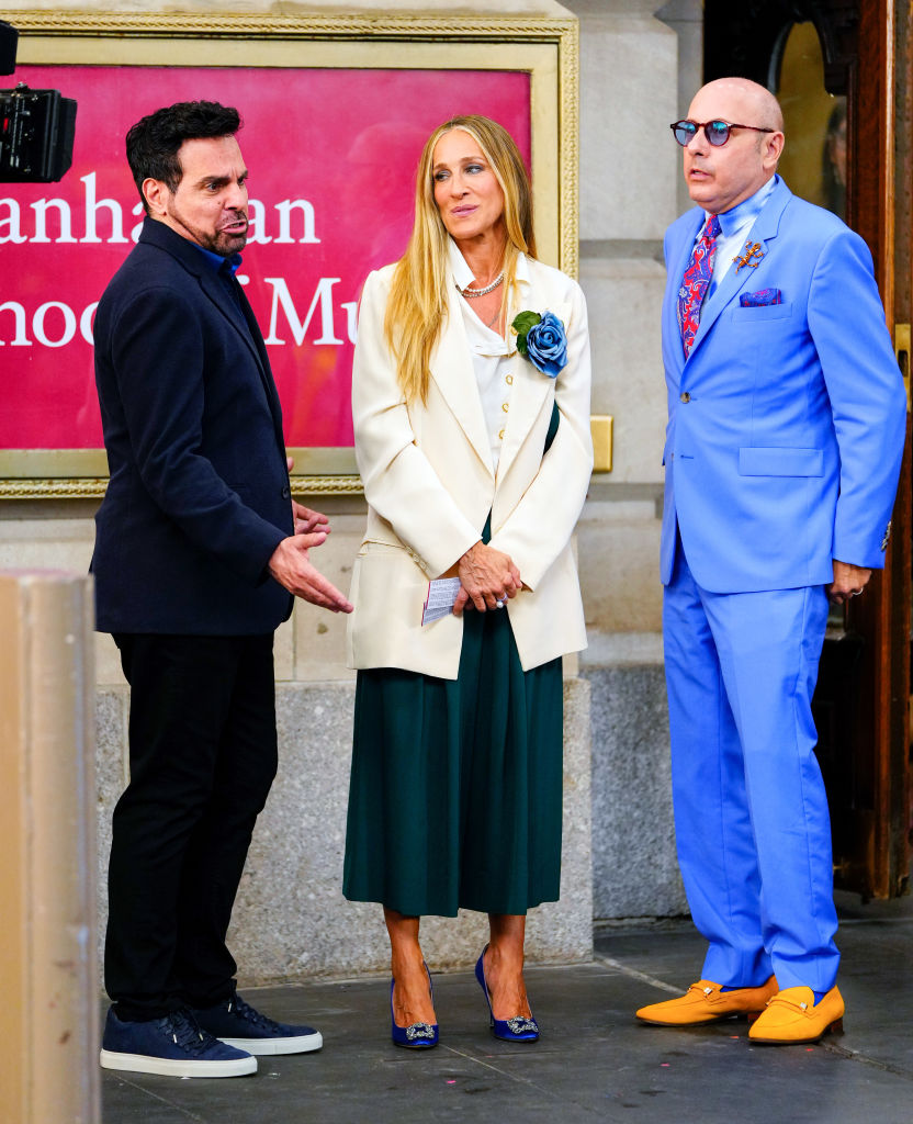 NEW YORK, NEW YORK - JULY 23: (L-R) Mario Cantone, Sarah Jessica Parker and Willie Garson are seen filming "And Just Like That..." the follow up series to "Sex and the City" on July 23, 2021 in New York City. (Photo by Gotham/GC Images)