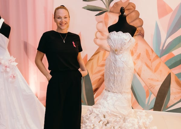 Cette designer a créé une robe avec du papier hygiénique en 70 heures pour une bonne cause