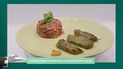 Lettres d'amour avec des mots crus roulées sous l'olivier