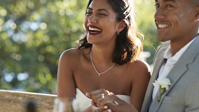 25 choses que vous devriez inclure dans votre trousse d’urgence le jour de votre mariage