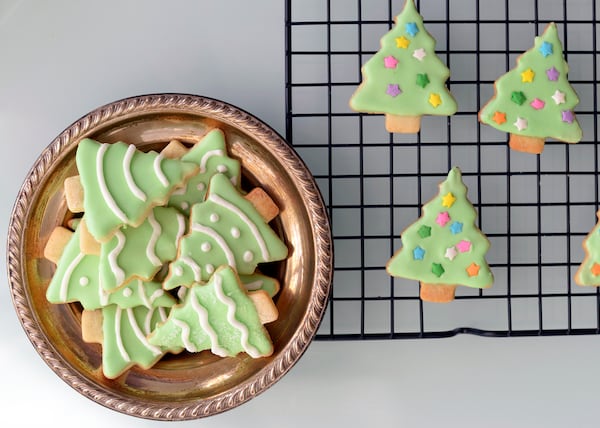 Biscuits de Noël au sucre et glaçage royal maison