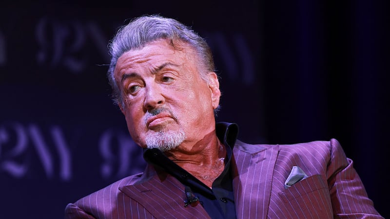 Sylvester Stallone révèle pourquoi il n’a pas assisté aux funérailles de sa mère