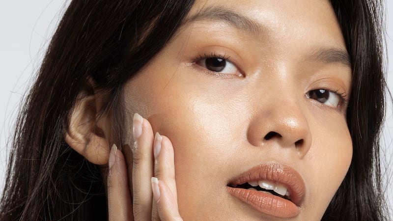 10 crèmes solaires qui protègent et prennent soin de votre visage