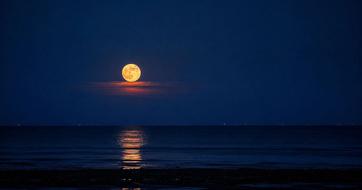 Photo: Noovo Moi Que faire concrètement pendant cette pleine lune ?