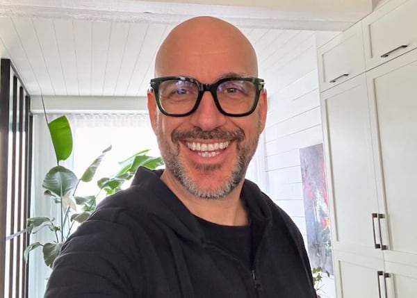 Martin Matte et sa blonde vous souhaitent joyeux Noël : voyez les hilarantes réactions