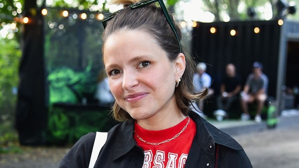 Sarah-Jeanne Labrosse dévoile sa nouvelle tête ensoleillée