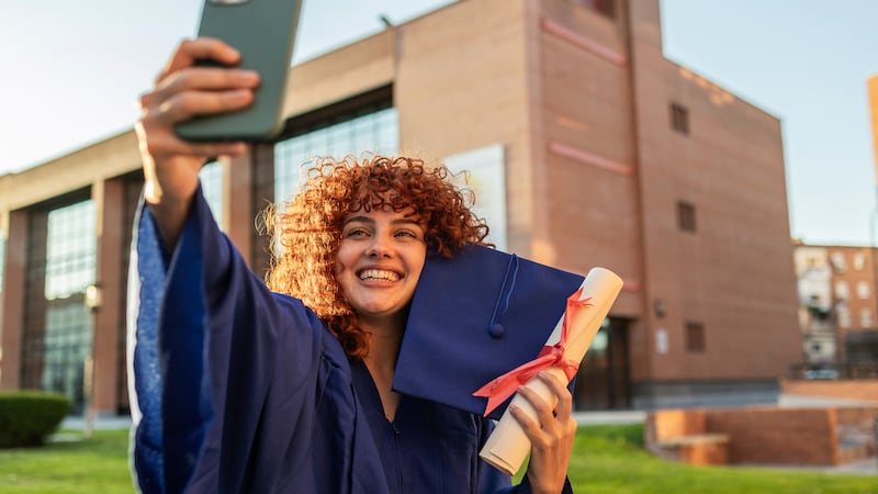 Célébrez leur accomplissement avec ces 12 idées cadeaux de graduation originales