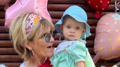 Josée Deschênes souligne les 1 an de sa petite-fille avec d’adorables photos